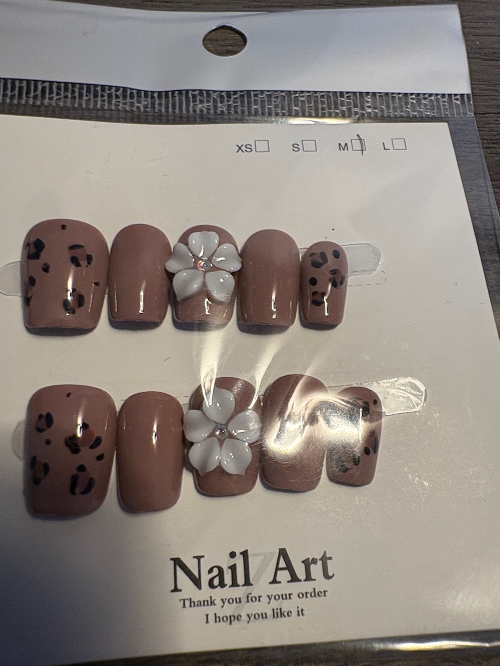 Nail Art Press-On Set with White Floral Accent - Neutral Brown